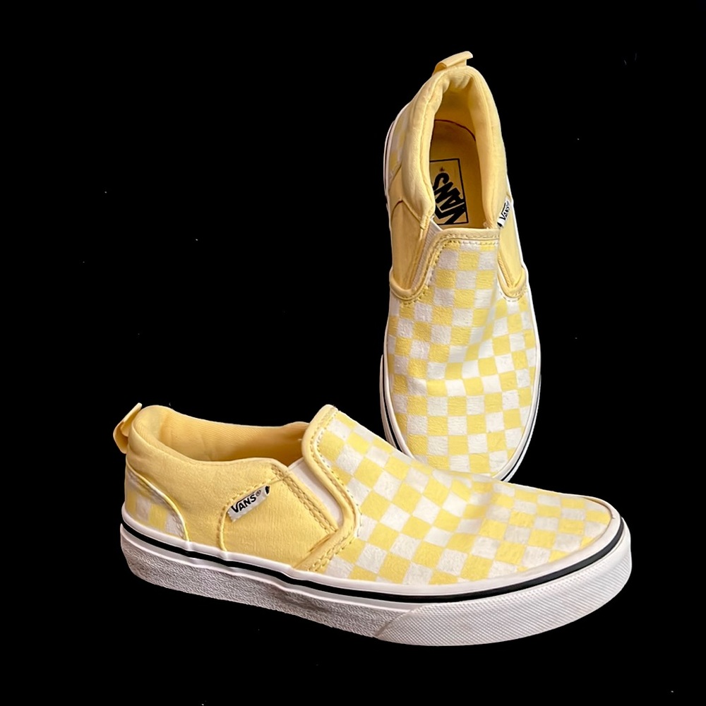 VANS youth size 2 shoe Old School Yellow and White checkered Never Worn
